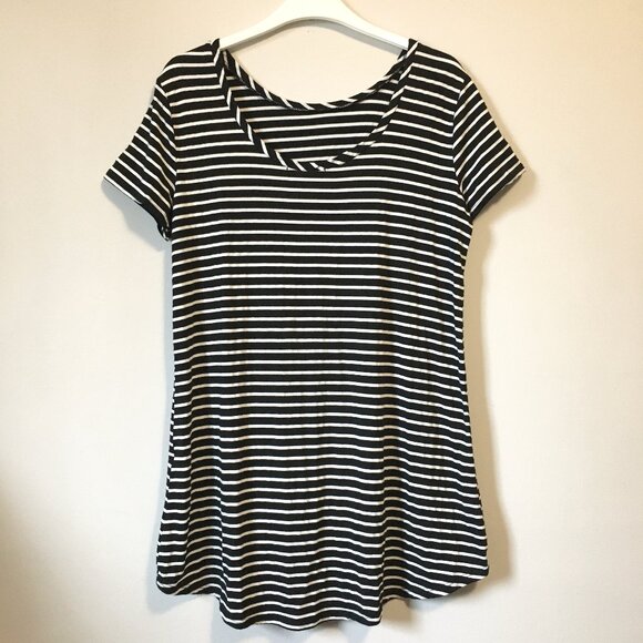 Hipster B&W Stripe High Low Tee - Picture 2 of 16
